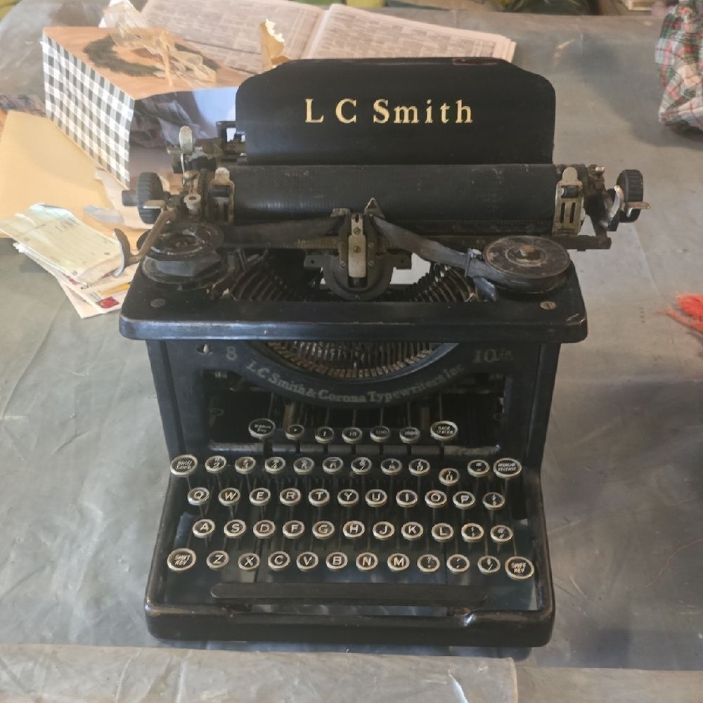 L.C. SMITH CORONA Vintage Black Typewriter Manufactured Before 1928. Still Works